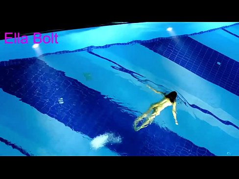 ❤️ Non posso smettere di guardare, giovane bionda catturata nuotare nuda nella piscina del resort ELLA BOLT ❤️ Video di sessoal it.onetubes.top ❌