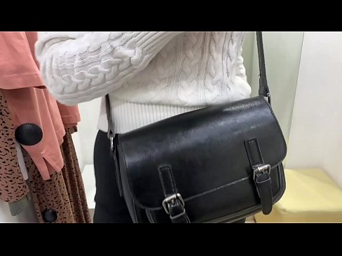 ❤️ Masturbazione pubblica della giovane cagna FeralBerry con un dildo nel camerino ❤️ Video di sessoal it.onetubes.top ❌